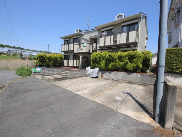 クレール初香台の駐車場