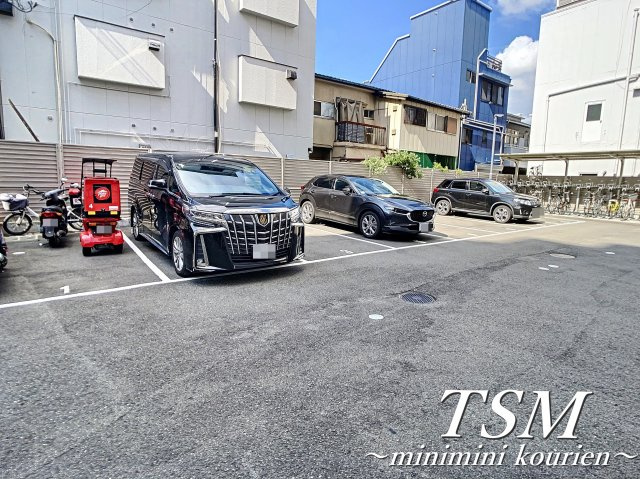 シェリロ香里園の駐車場