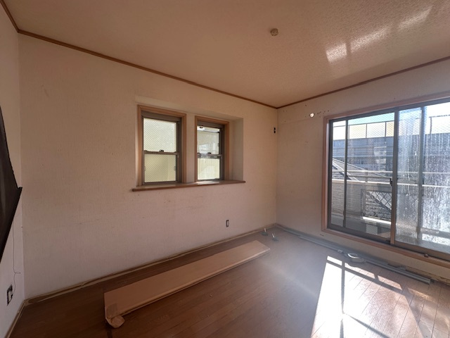 茅ヶ崎市西久保　中古戸建の寝室|12月6日撮影　新規リフォーム中　6.2帖　洋室