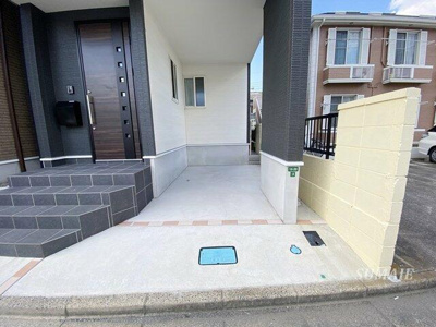 【玄関】 | 芝下１丁目住宅 | 車停められます☆