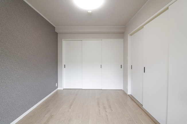 【内装】 | あべのドルチェ | 【南側：洋室6帖】隣のお部屋と続き間ですが、両部屋にリビングへのドア完備で独立したお部屋としてもご使用できます♪