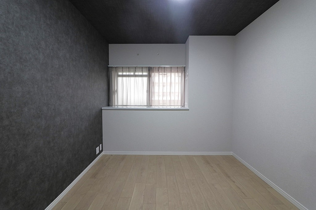 【子供部屋】 | あべのドルチェ | 【北側：洋室5.2帖】窓カウンター付きです♪（下部室外機置場）