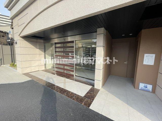 Luxe大阪城南のエントランス