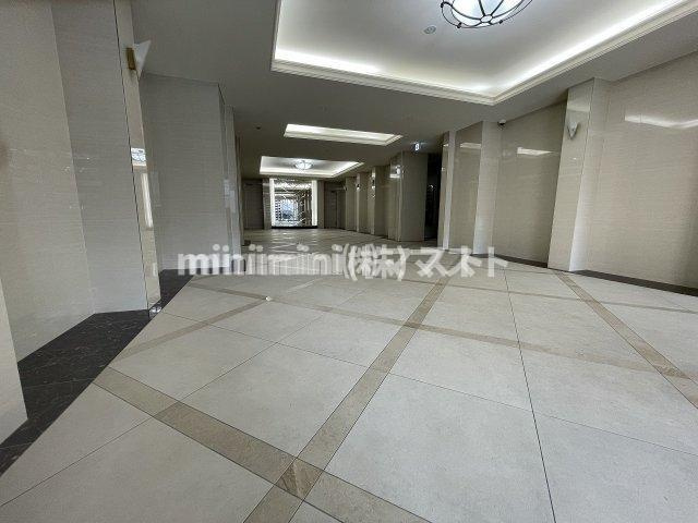 Luxe大阪城南のロビー