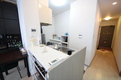 【キッチン】 | カネボウ琵琶湖アーバンプラザ | カウンター越しのキッチン