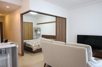 【居間・リビング】 | カネボウ琵琶湖アーバンプラザ | 洋室との扉を開けた状態のリビング