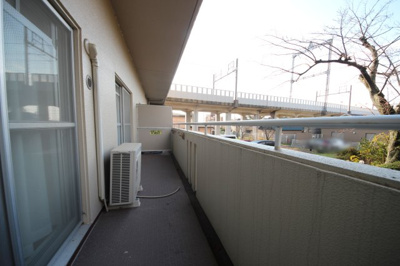 【バルコニー】 | カネボウ琵琶湖アーバンプラザ | 一階ですが、地面と高低差があり、ベランダがあります