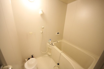 【浴室】 | カネボウ琵琶湖アーバンプラザ | すっきりした浴室、自動湯はり、乾燥暖房機付き