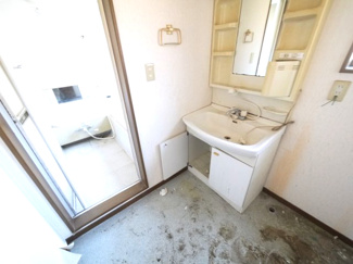 【独立洗面台】 | 東金市極楽寺　中古戸建 | 平成7年11月築 4LDK+WIC駐車3台可能 物置付 北西・東南角地周りに家がなく静かな環境です