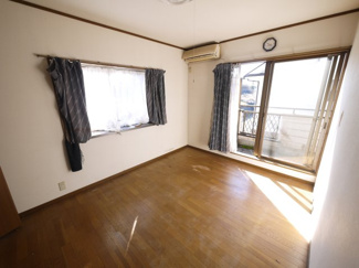 【洋室】 | 東金市極楽寺　中古戸建 | 平成7年11月築 4LDK+WIC駐車3台可能 物置付 北西・東南角地周りに家がなく静かな環境です