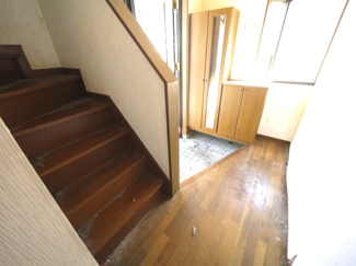 【玄関】 | 東金市極楽寺　中古戸建 | 平成7年11月築 4LDK+WIC駐車3台可能 物置付 北西・東南角地周りに家がなく静かな環境です