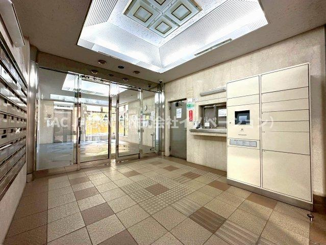 ダイアパレス西巣鴨Ⅱのエントランス|優しい管理人さんの対応や清潔感あるエントランスから管理状態の良さが伺えます。安心のオートロック×防犯カメラ、便利な宅配ボックスを完備しています。