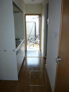 【玄関】 | エステート　ユリA | 明るい玄関です