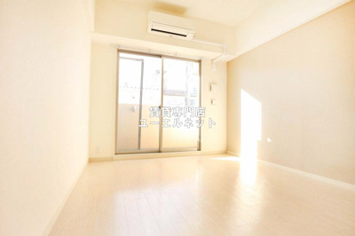 【居間・リビング】 | アリビオ千里豊津 | ゆったりとくつろげる、落ち着きのある居室空間です