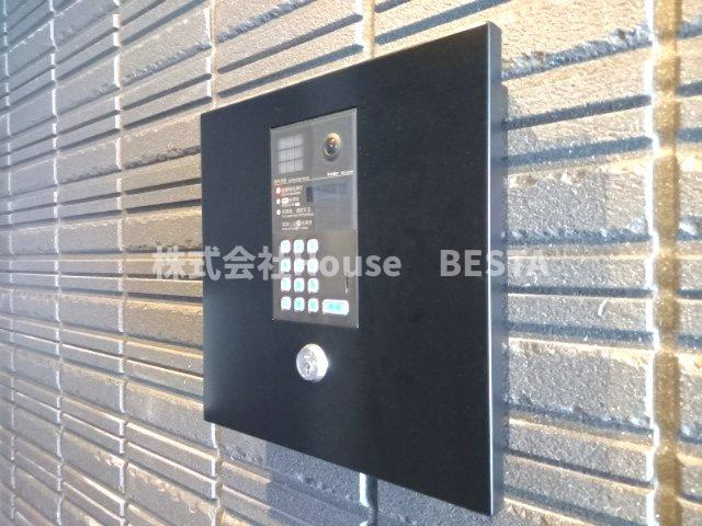 ホワイトメゾン御影中町のエントランス