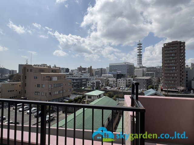 ライオンズマンション藤沢東の展望|藤沢市街地を望む広いバルコニーが付いてます
