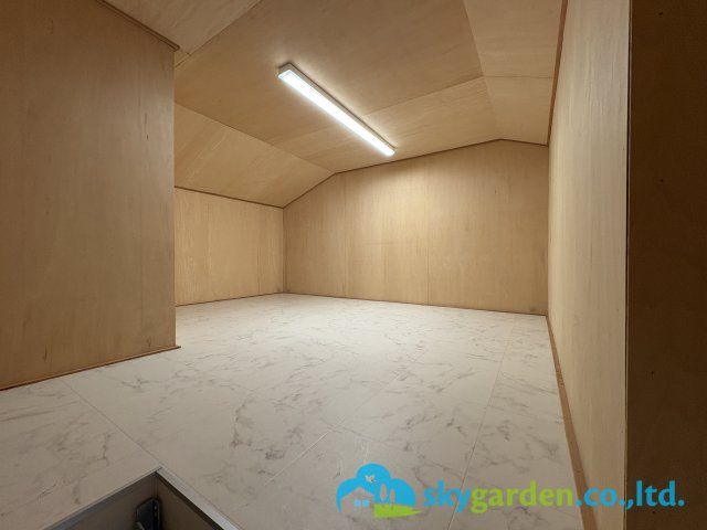 ライオンズマンション藤沢東の収納|小屋裏収納の様子（可動梯子付）