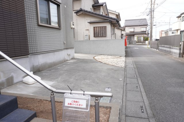 越谷市弥栄町4丁目 中古戸建の駐車場