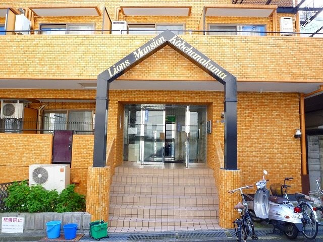 ライオンズマンション神戸花隈のエントランス