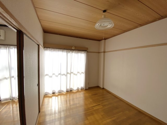 ケイナンマンションの洋室