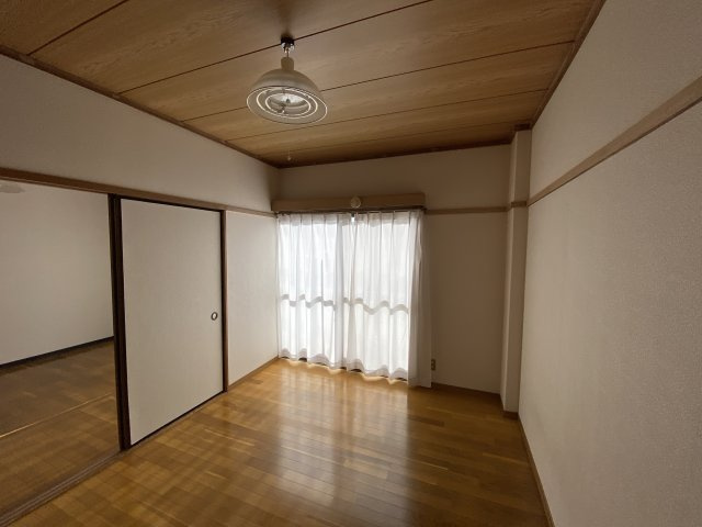 ケイナンマンションの洋室