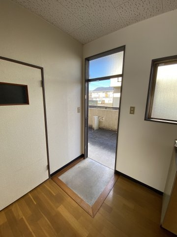 ケイナンマンションの玄関