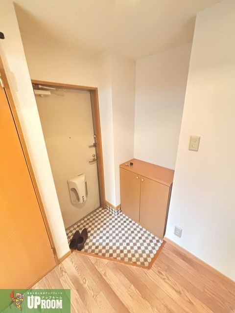 ドミールかみのの玄関