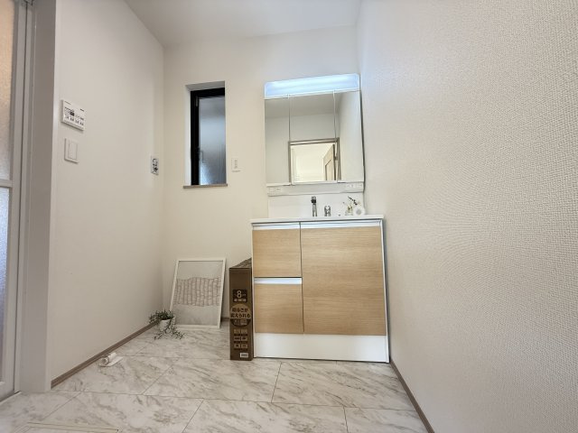 大久保町西島　新築戸建の洗面所