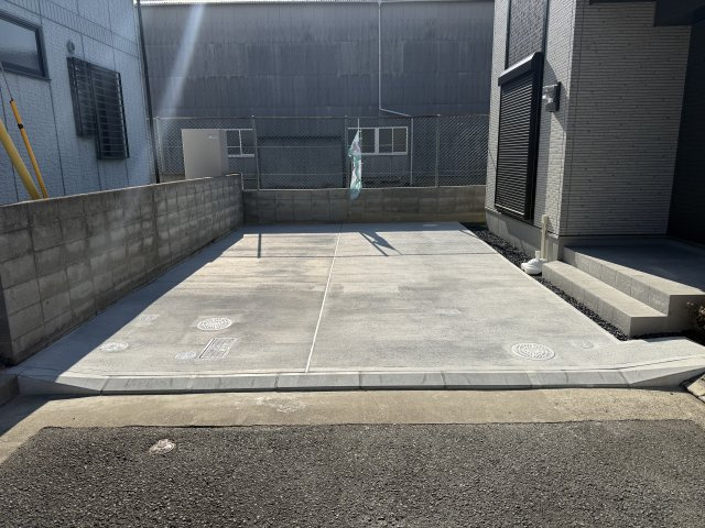 大久保町西島　新築戸建の駐車場