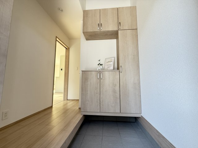 大久保町西島　新築戸建の玄関