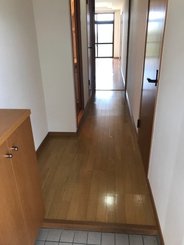 ハウスローリエの玄関