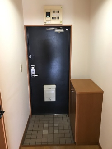ハウスローリエの玄関