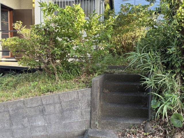 下田市　伊豆白浜南風台別荘地の庭