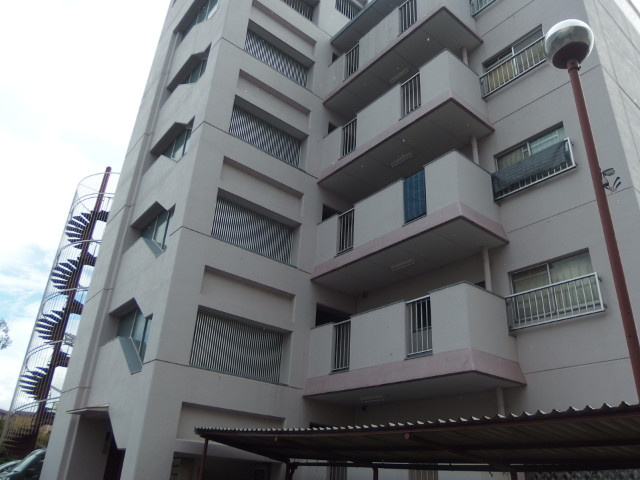 グランドール日名南の外観