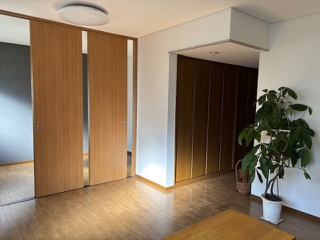 【居間・リビング】 | さくらコンフォルト | 参考写真（家具・観葉植物は付帯しません）