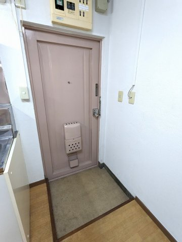 大洋マンションの玄関