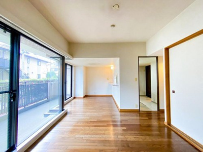 【居間・リビング】 | パーク・ハイム中央林間一丁目 | ゆったり過ごせるリビングです