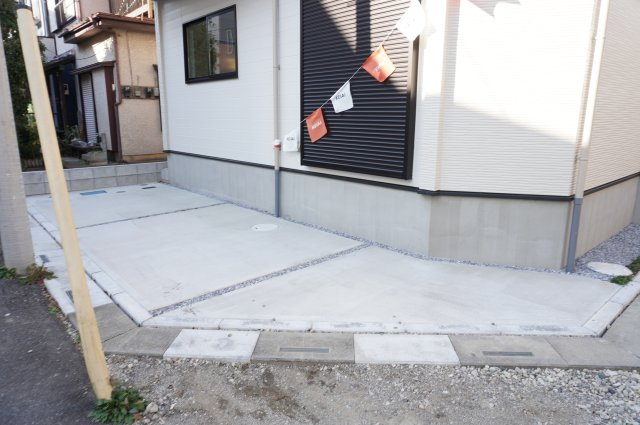 越谷市蒲生東町 新築分譲住宅の駐車場