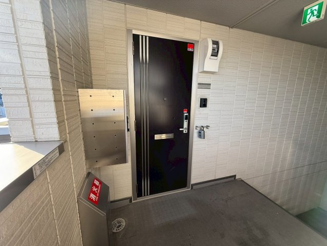 コーポ大安寺Ⅲの玄関