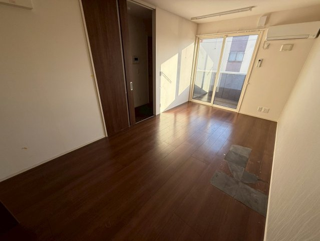 コーポ大安寺Ⅲの居間・リビング