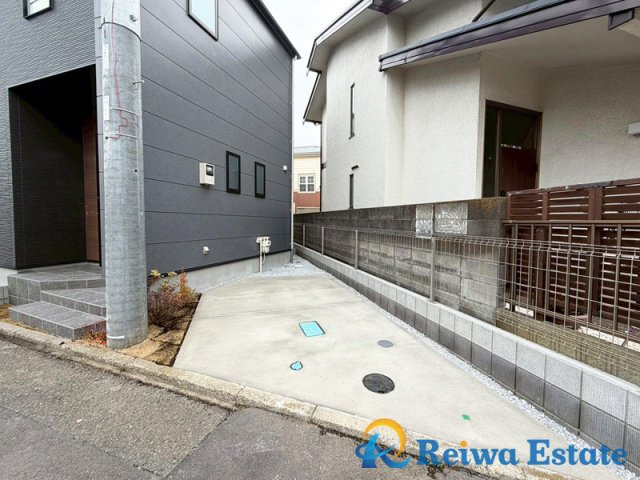 新築戸建　茅ヶ崎市今宿の駐車場|お子様の自転車やバイクの置場を確保できるゆとりの駐車スペースがございます♪
