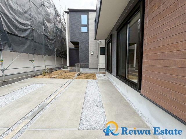 新築戸建　茅ヶ崎市今宿の駐車場|来客時も安心のカースペース2台！！（車種による）