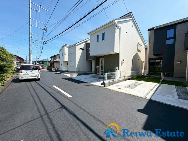新築戸建　茅ヶ崎市今宿の前面道路含む現地写真|前面道路は約6.0ｍでゆとりがありアプローチ良好◎