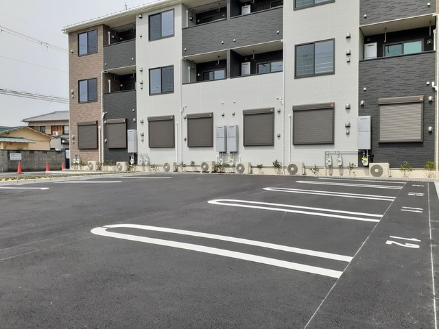 アーモンドアイの駐車場