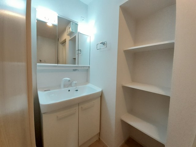 アーモンドアイの洗面所