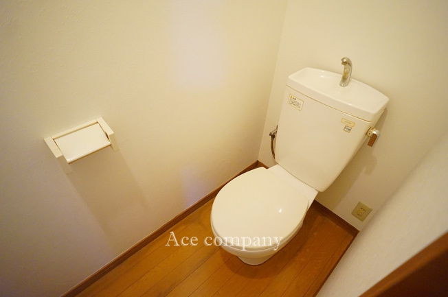 【トイレ】 | 平野区加美北3丁目 | トイレは1階と2階の2ヶ所に完備。こちらは1階のトイレです。