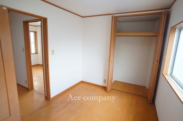 【子供部屋】 | 平野区加美北3丁目 | 【3階：北側洋室5帖】クローゼット完備です♪