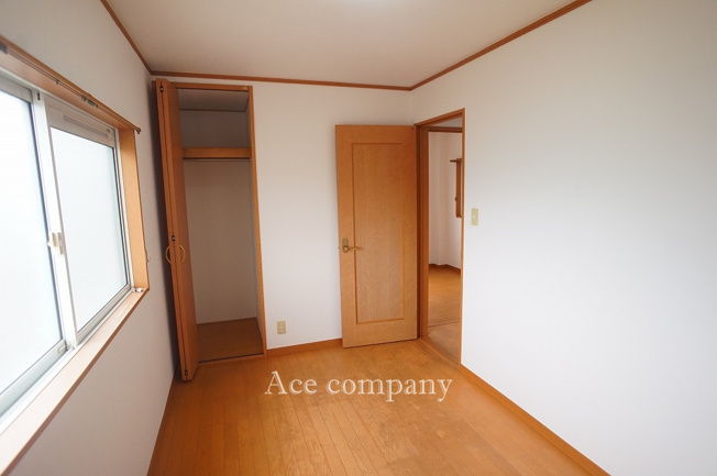 【子供部屋】 | 平野区加美北3丁目 | 【3階：中央洋室5帖】クローゼット完備です♪