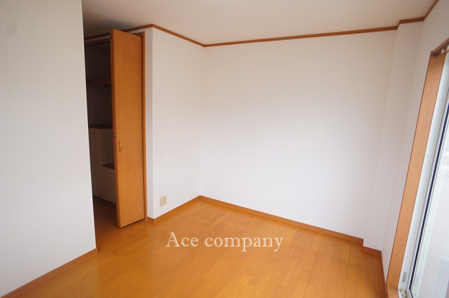 【子供部屋】 | 平野区加美北3丁目 | 【3階：南側洋室5帖】階段上収納あります。