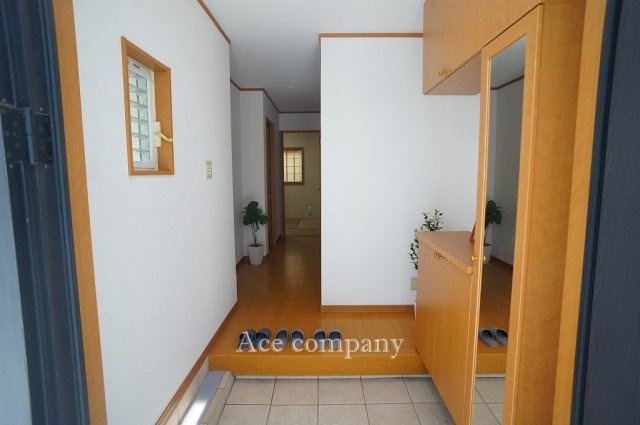 【玄関】 | 平野区加美北3丁目 | 現況、ミラー付きのシューズボックスあります。